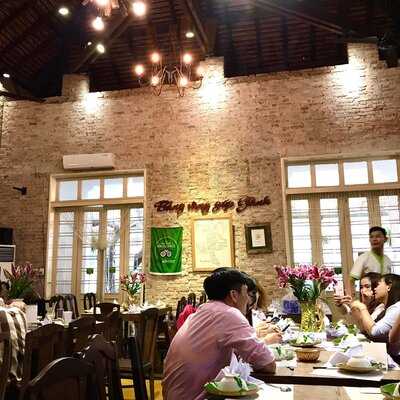 Nàng Gánh Restaurant