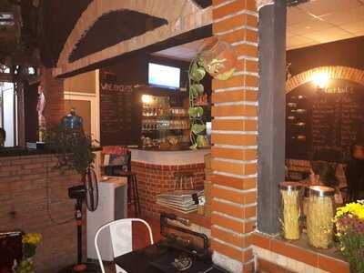 Phở Ong Tây Italian Restaurant & Pho Bar