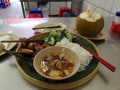 Bún Chả Que Tre - Bà Bà