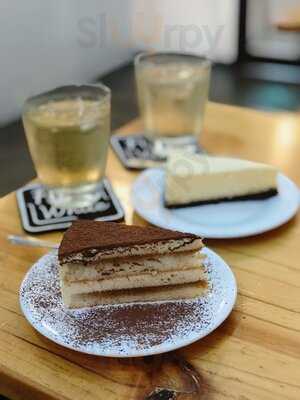 Cà Phê Flat White Coffee, Teas & Cakes