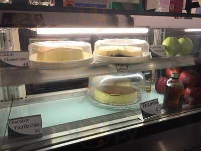 Cà Phê Flat White Coffee, Teas & Cakes