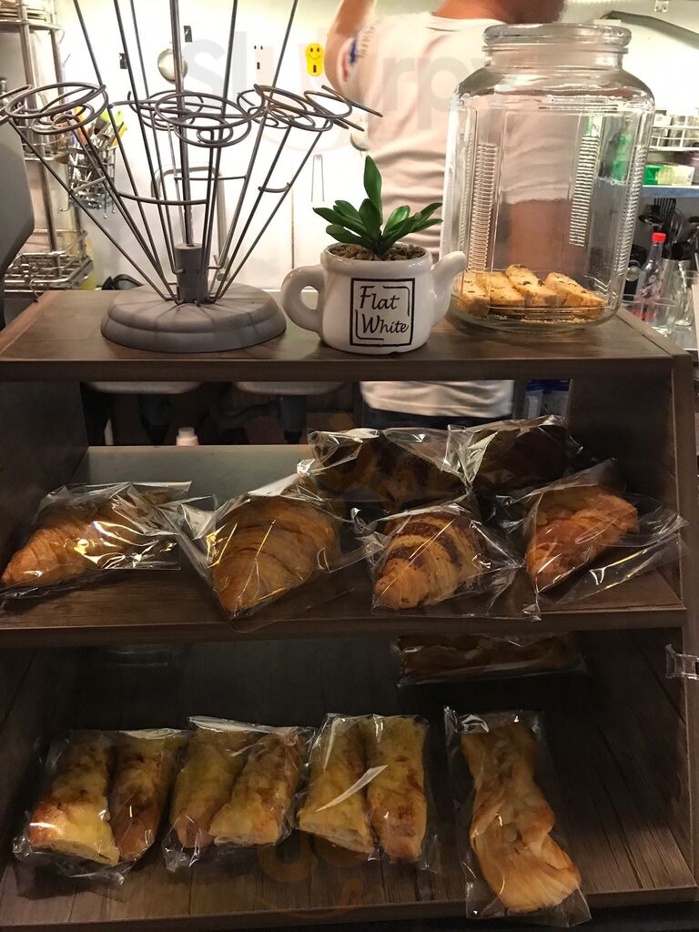 Cà Phê Flat White Coffee, Teas & Cakes