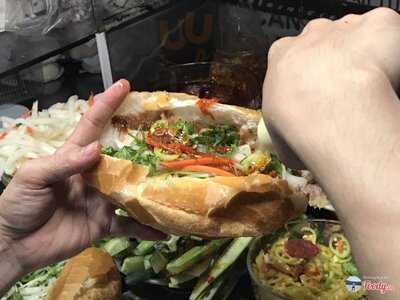 Trang - Bánh Mì & Xôi Mặn