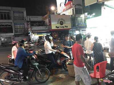 Trang - Bánh Mì & Xôi Mặn