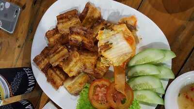 Nhà Hàng Phố Núi