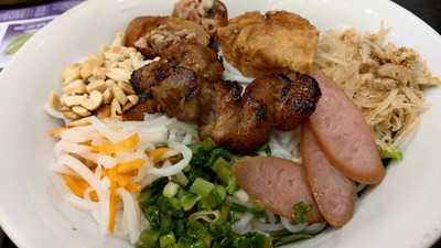 Phở Ông Hùng 10 Nguyễn Thị Nghĩa