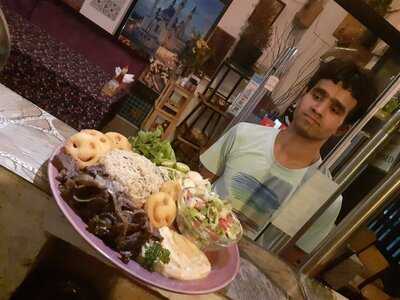 Rollnaldos Halal Restaurant