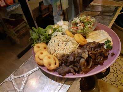 Rollnaldos Halal Restaurant