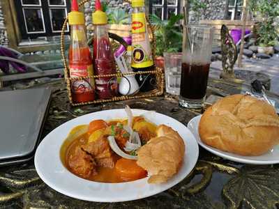 Lâu Đài Đá Cafe