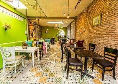 Quán Con Hẻm Nhỏ