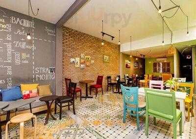 Quán Con Hẻm Nhỏ