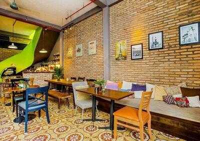 Quán Con Hẻm Nhỏ