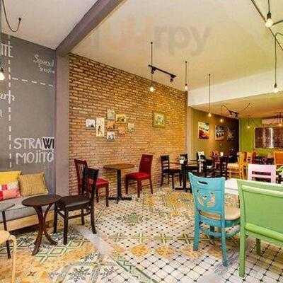 Quán Con Hẻm Nhỏ