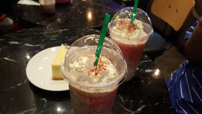 Quán Cà Phê Starbucks