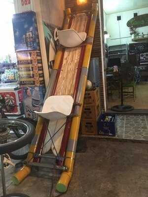 Tam’s Pub And Surf Shop