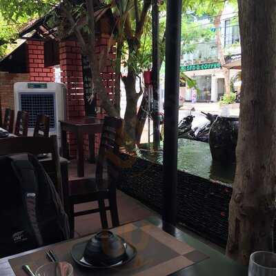 Nhà Hàng Làng Nghệ