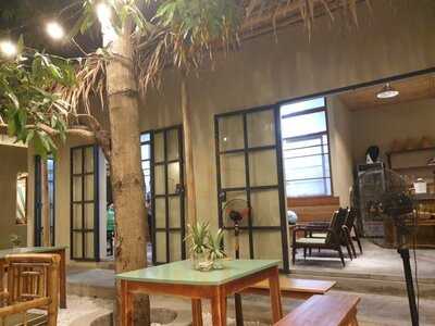 Madame Flip Flop Cafe