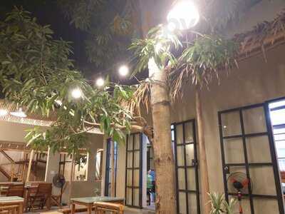 Madame Flip Flop Cafe