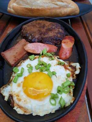 International Cafe And Bar Ten To Ten Danang