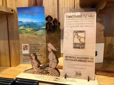 Danang Souvenirs & Cafe