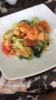 Laluna Bar & Restaurant