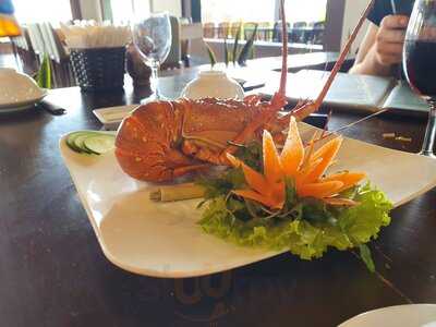 Nhà Hàng Cánh Buồm Xanh