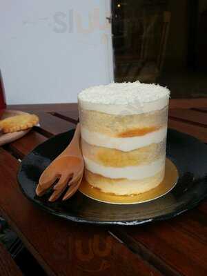 Bomux Cake Shop And Tea House