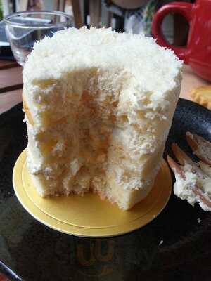 Bomux Cake Shop And Tea House