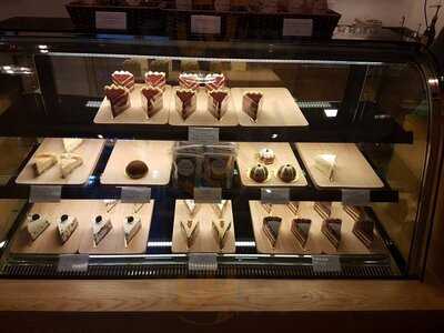 Bomux Cake Shop And Tea House