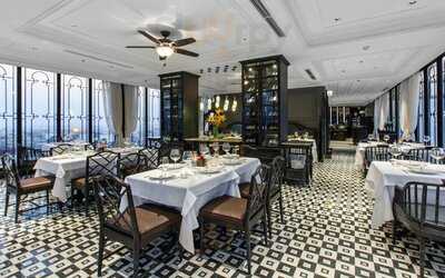 Nhà Hàng 9 Tầng Mây