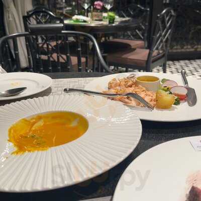 Nhà Hàng 9 Tầng Mây