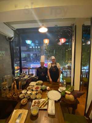 Duong's 2 Restaurant & Cooking Class
