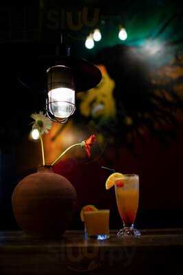 Warning Pub & Coffee Shop