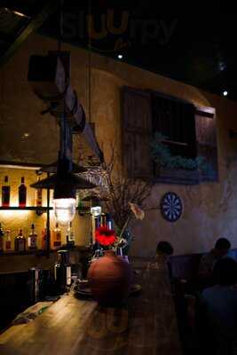 Warning Pub & Coffee Shop