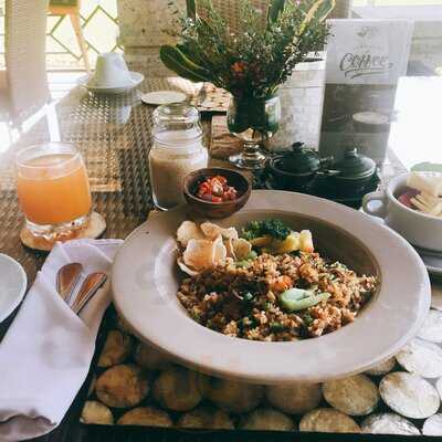 Om Hanoi Yoga Studio & Vegetarian Café