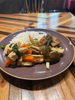 Veggie Castle - Nhà Hàng Chay Vegan