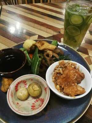 Veggie Castle - Nhà Hàng Chay Vegan