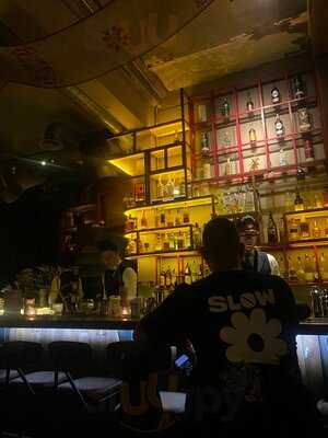 Nê Cocktail & Wine Bar