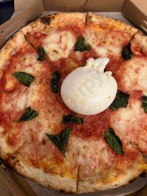 Pizza 4p's Bao Khanh Alley