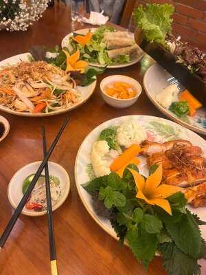 Quán Quê Restaurant