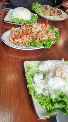 Mau Restaurant - Vietnamese & Vegetarian Food
