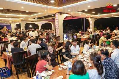 Nhà Hàng Biển Lớn