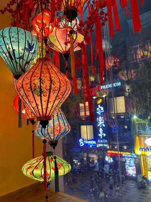 Nhà Hàng Đèn Lồng