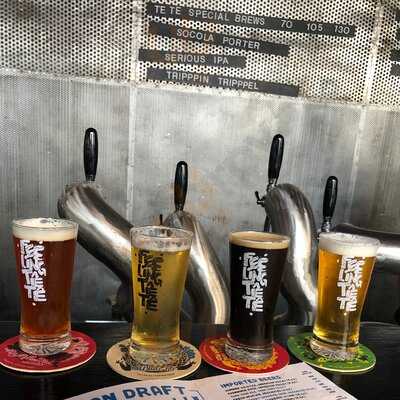 Tê Tê & Phê Quán