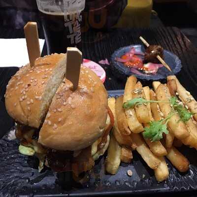 Tê Tê & Phê Quán