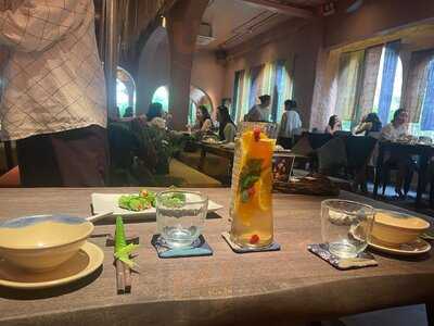 Hum Vegetarian, Lounge & Restaurant