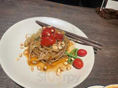 Hum Vegetarian, Lounge & Restaurant