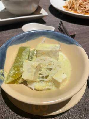 Hum Vegetarian, Lounge & Restaurant