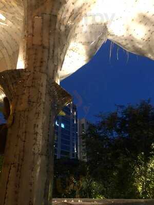 Hum Vegetarian, Lounge & Restaurant