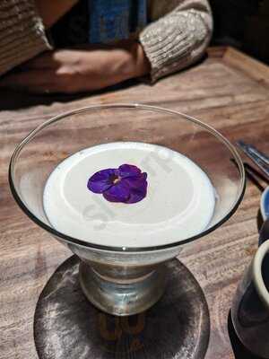 Hum Vegetarian, Lounge & Restaurant